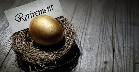 Golden egg in a nest with the word retirement